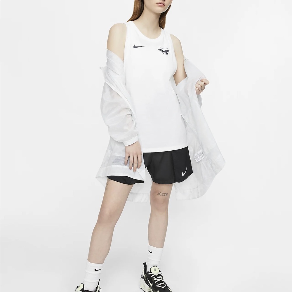Nike - Picture 4 of 5